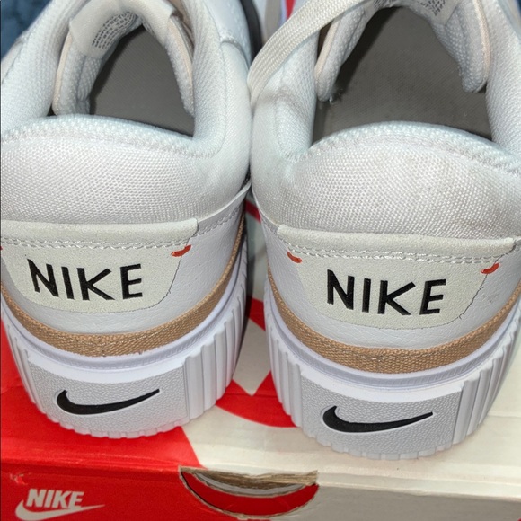 Nike White Black Women's Athletic Shoes - Picture 3 of 8